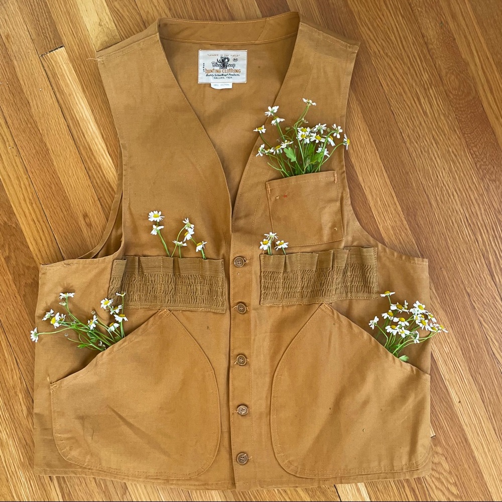 AMAZING Foraging Jacket with a Billion Pockets